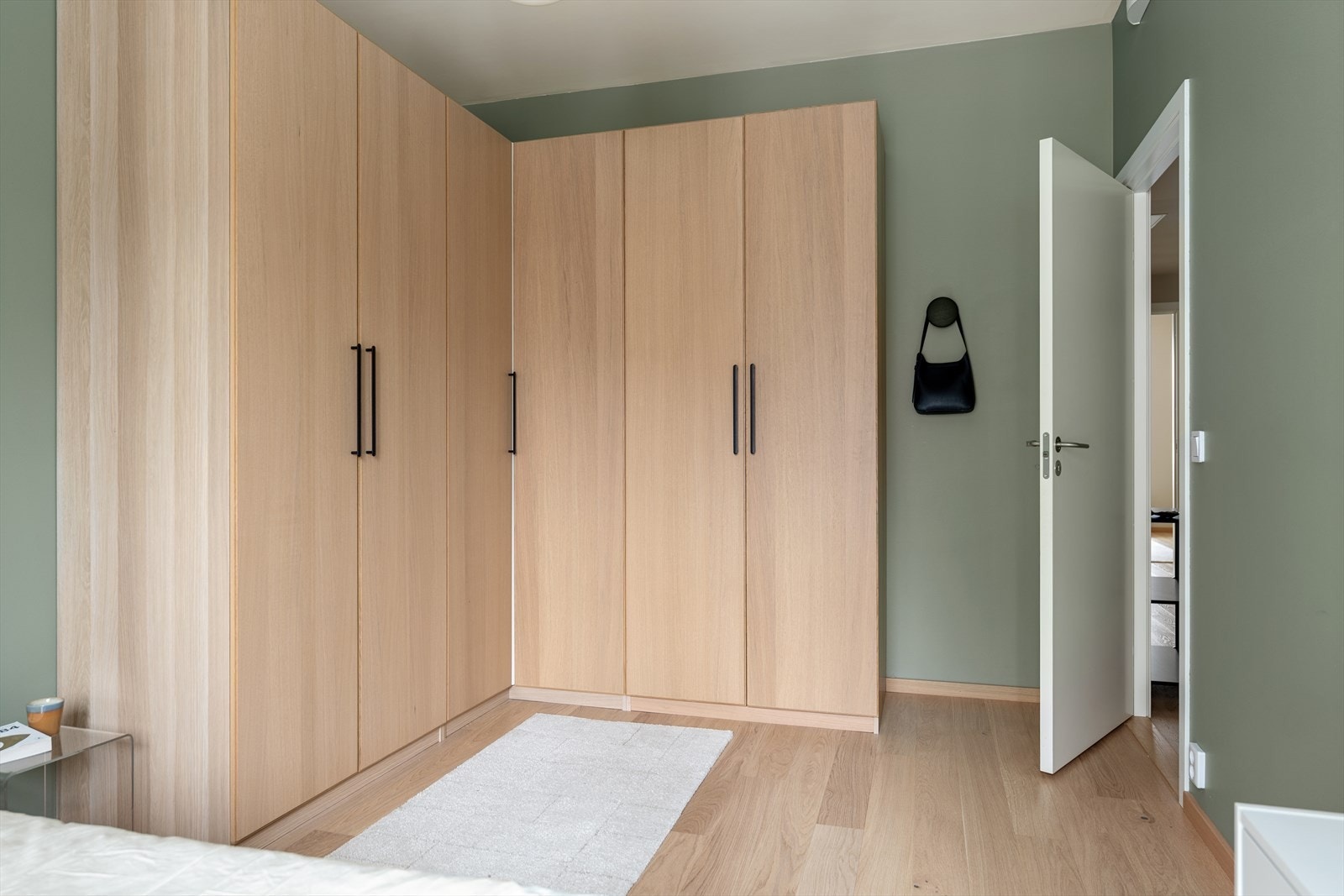 For ekstra lagring disponerer leiligheten en ekstern bod i kjeller på 6 kvm. Galleribilde