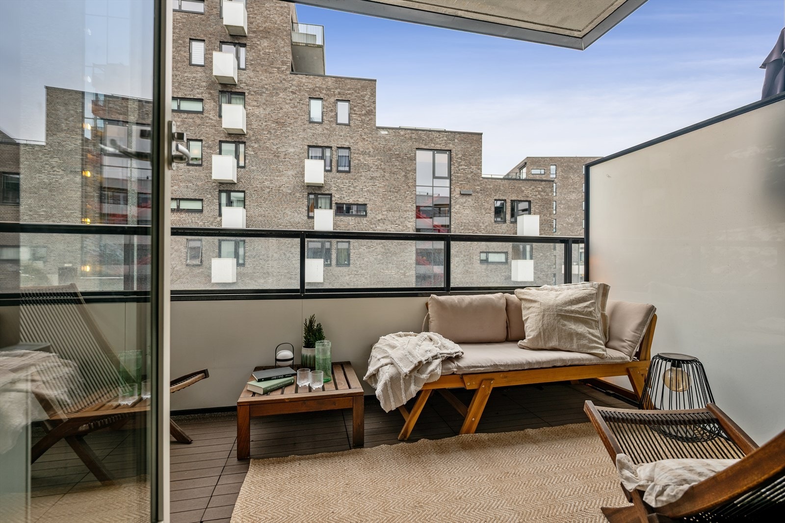 Balkongen er vestvendt med gode solforhold. Galleribilde