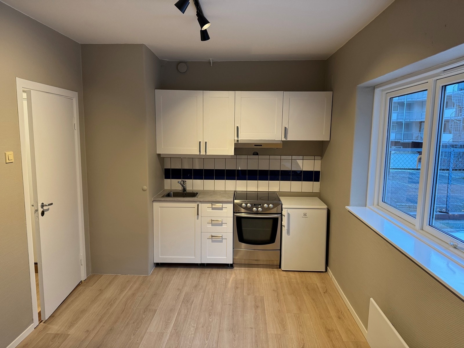 Hvitevarer på kjøkkenet følger med så lenge de fungerer. Galleribilde