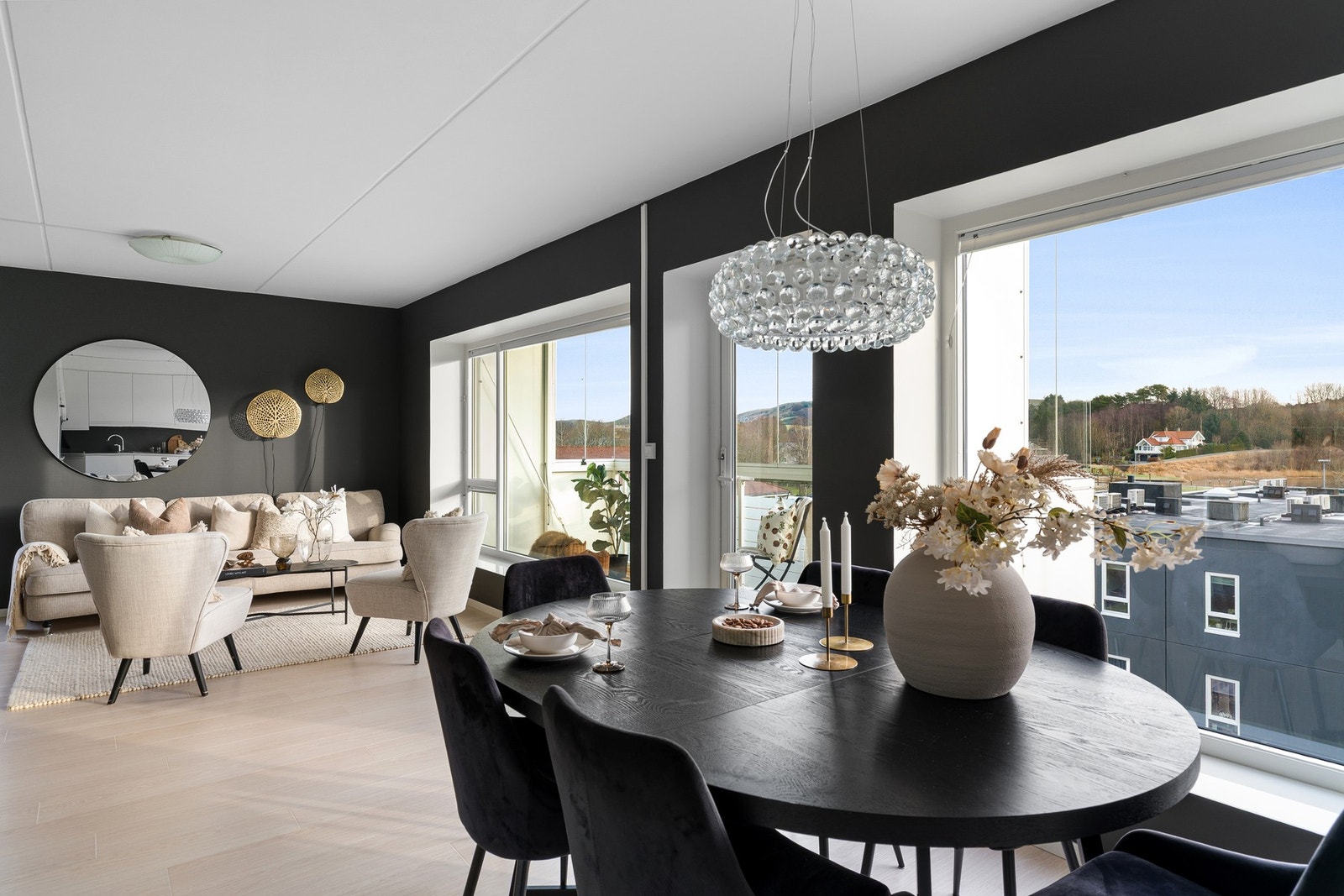 Rommet innbyr til rolige stunder, samt sosiale sammenkomster. Galleribilde