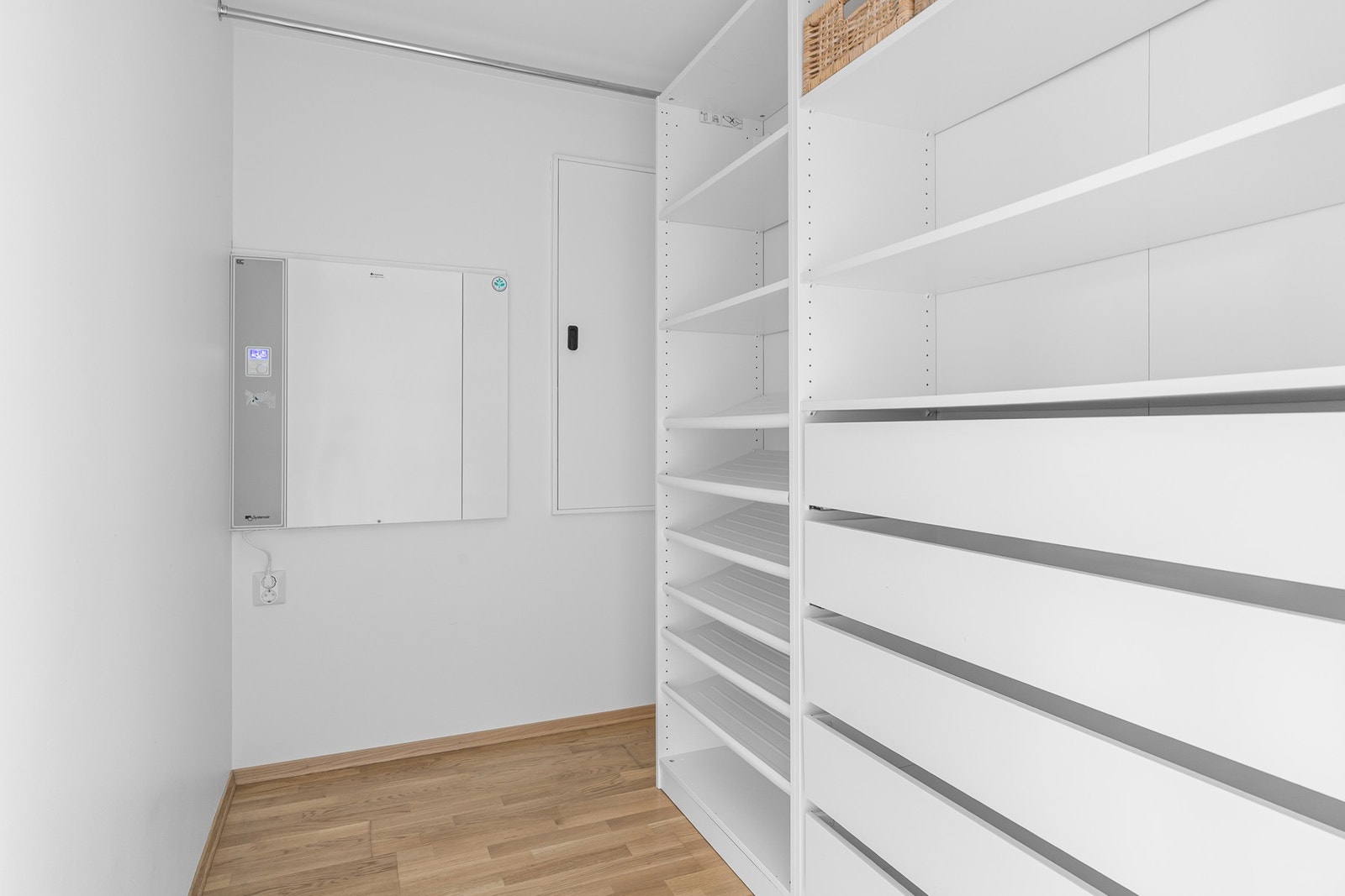 For ekstra lagringsplass har leiligheten en innvendig bod, som kan brukes som garderoberom eller bod for diverse oppbevaring - alt etter eget behov. Galleribilde