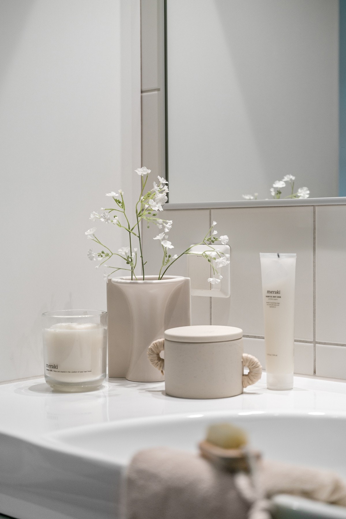 Videre er rommet utstyrt med dusj, toalett og opplegg til vaskemaskin. Galleribilde