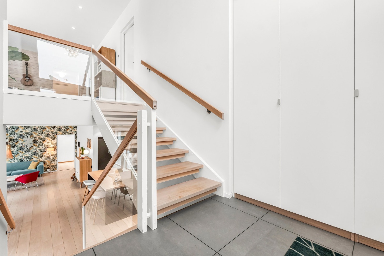 Rikelig med oppheng for yttertøyet og tilgang til garderobeløsning Galleribilde