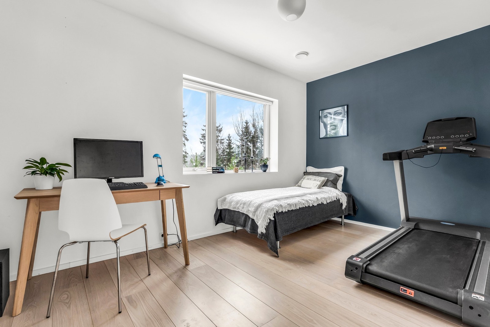 Soverom nr 3 er romslig og kan alternativt benyttes som kontor, gjesterom, treningsrom mm. Galleribilde