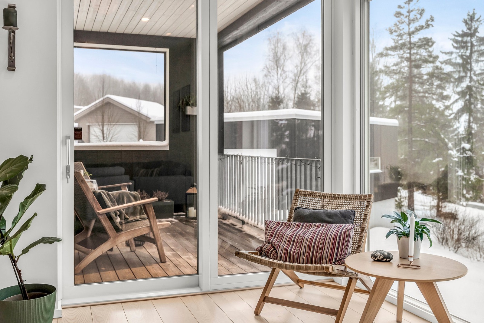 Fra stuen har man utgang til romslig balkong på 8kvm Galleribilde