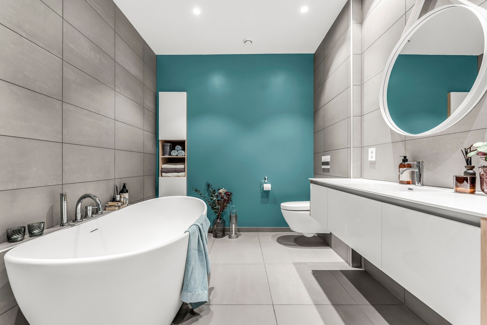 Lekker innredning og flott fargespill på baderommet Galleribilde