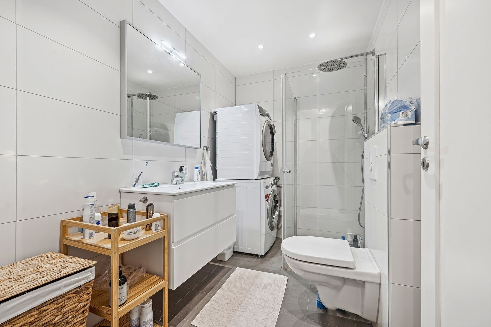 Flislagt bad - Boligen leies ut umøblert Galleribilde