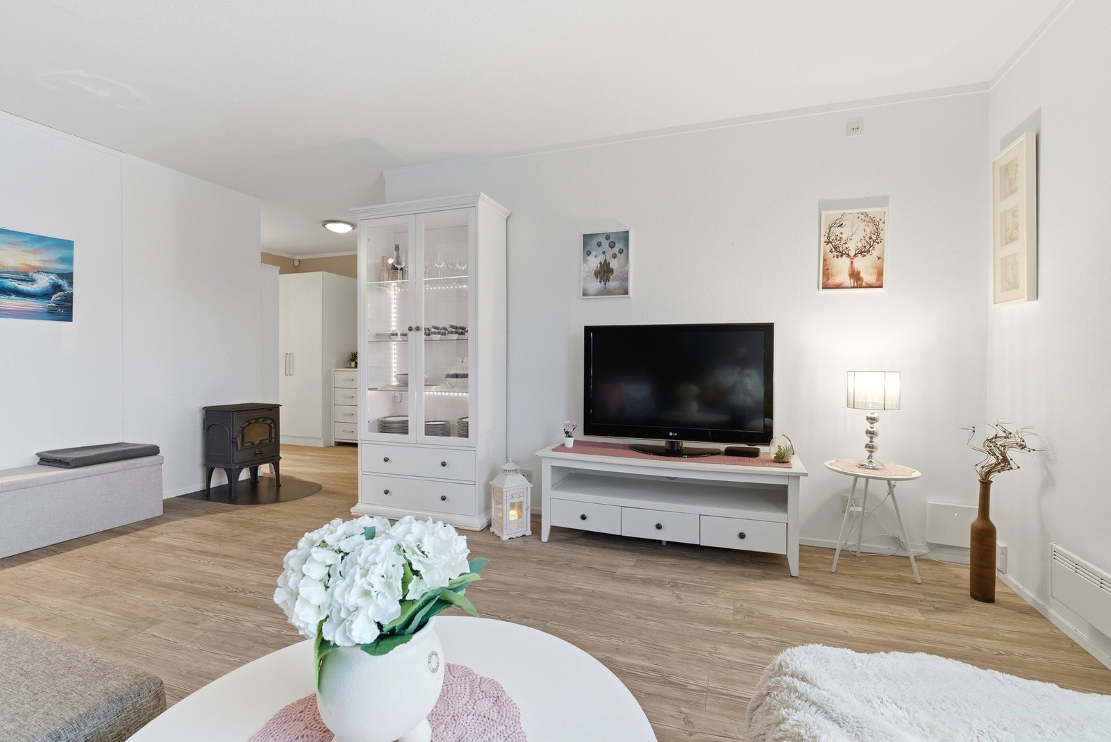 Borettslaget har avtale med Signal Altibox på tv og internett(fiber). Dette er inkludert i felleskostnad. Galleribilde