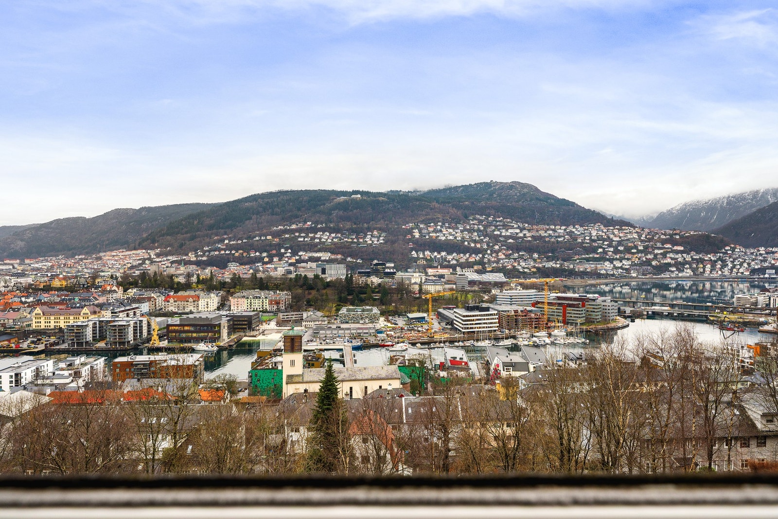 Fantastisk utsikt over bybildet. Galleribilde