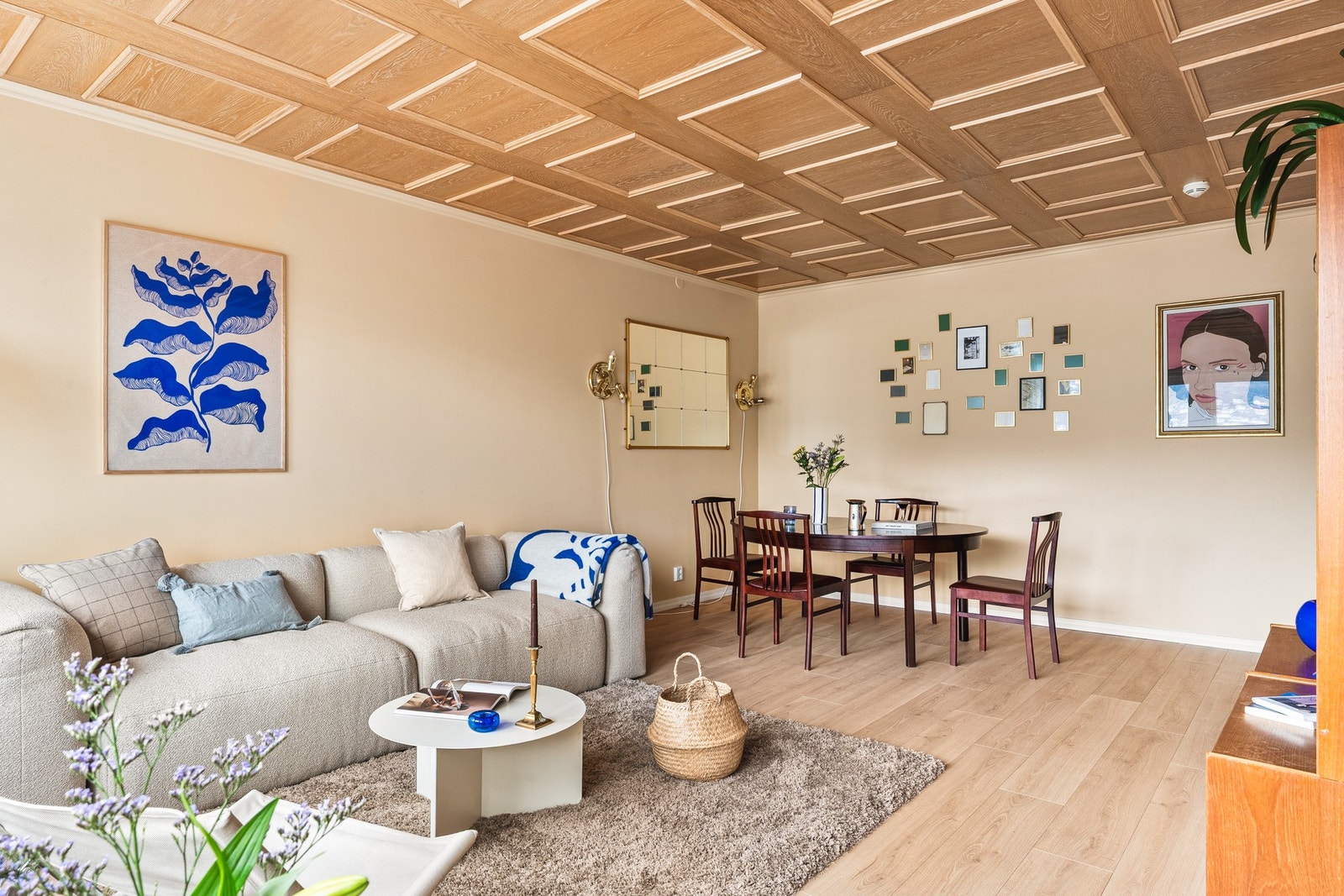 Her er det god plass til både sofakrok og spisestue. Galleribilde