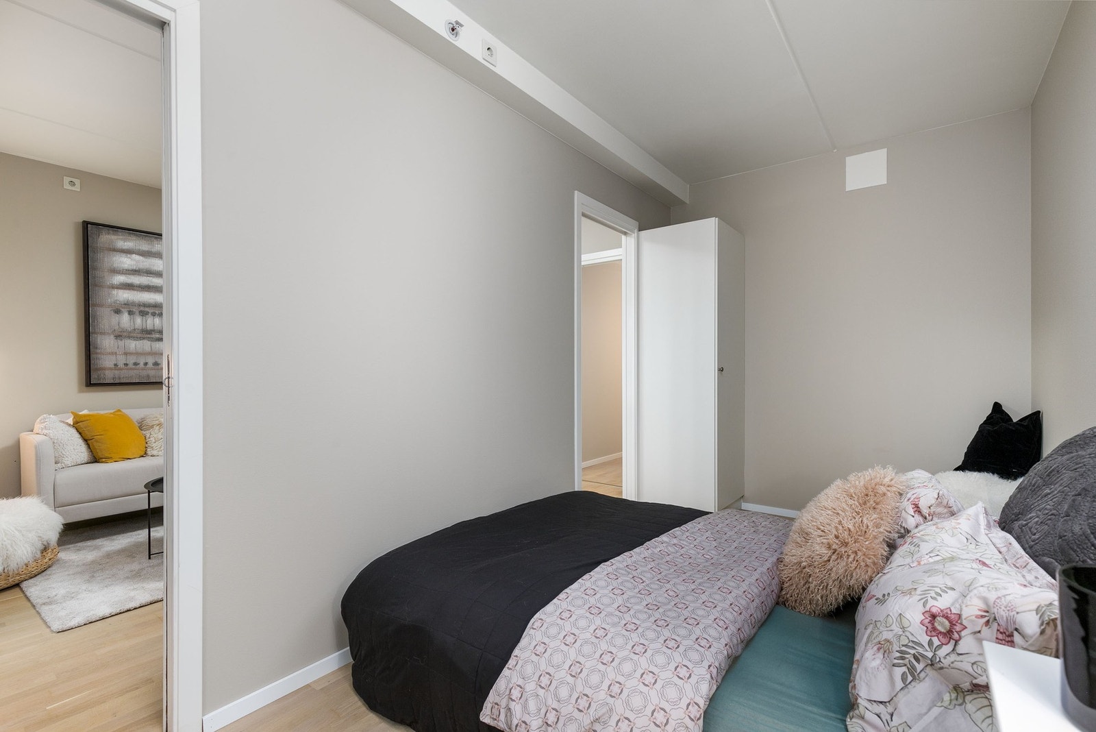 God plass til garderobeløsning etter eget ønske. Galleribilde