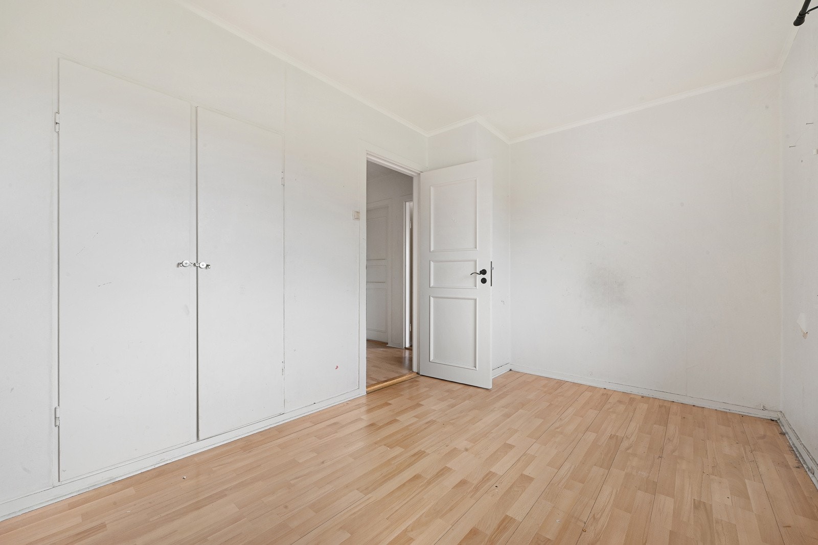 Hovedsoverommet er ekstra romslig, og har godt med garderobeskap. Galleribilde