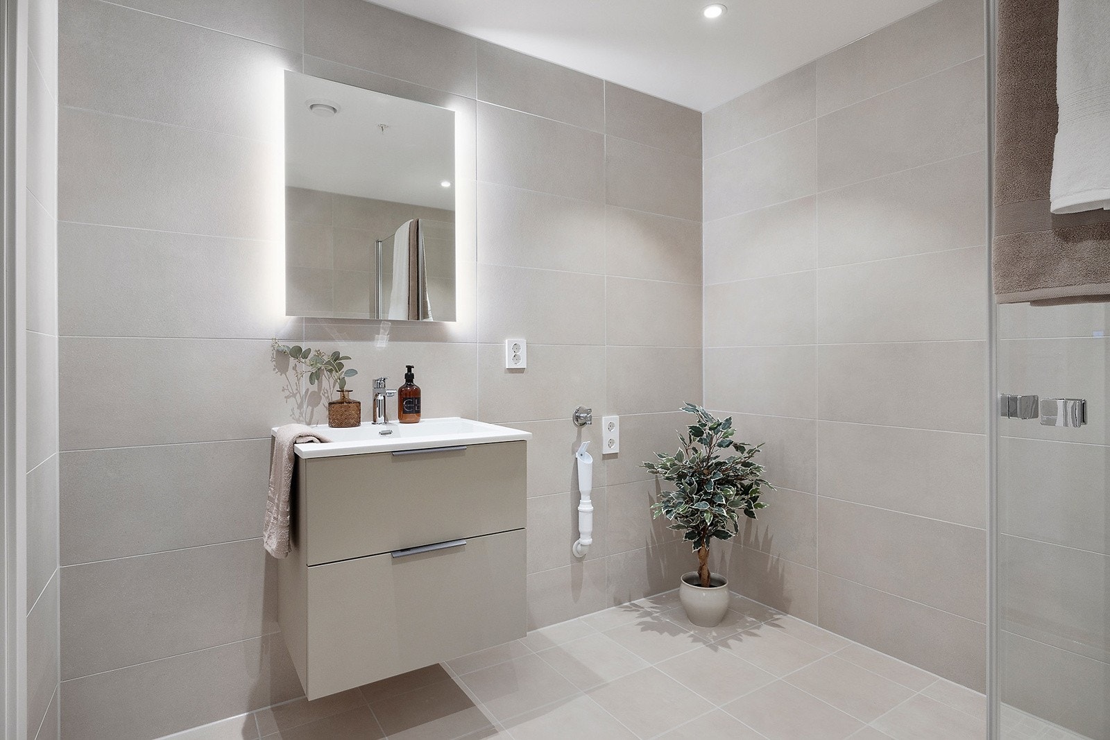 Plassbygget bad med varme i gulv. Galleribilde