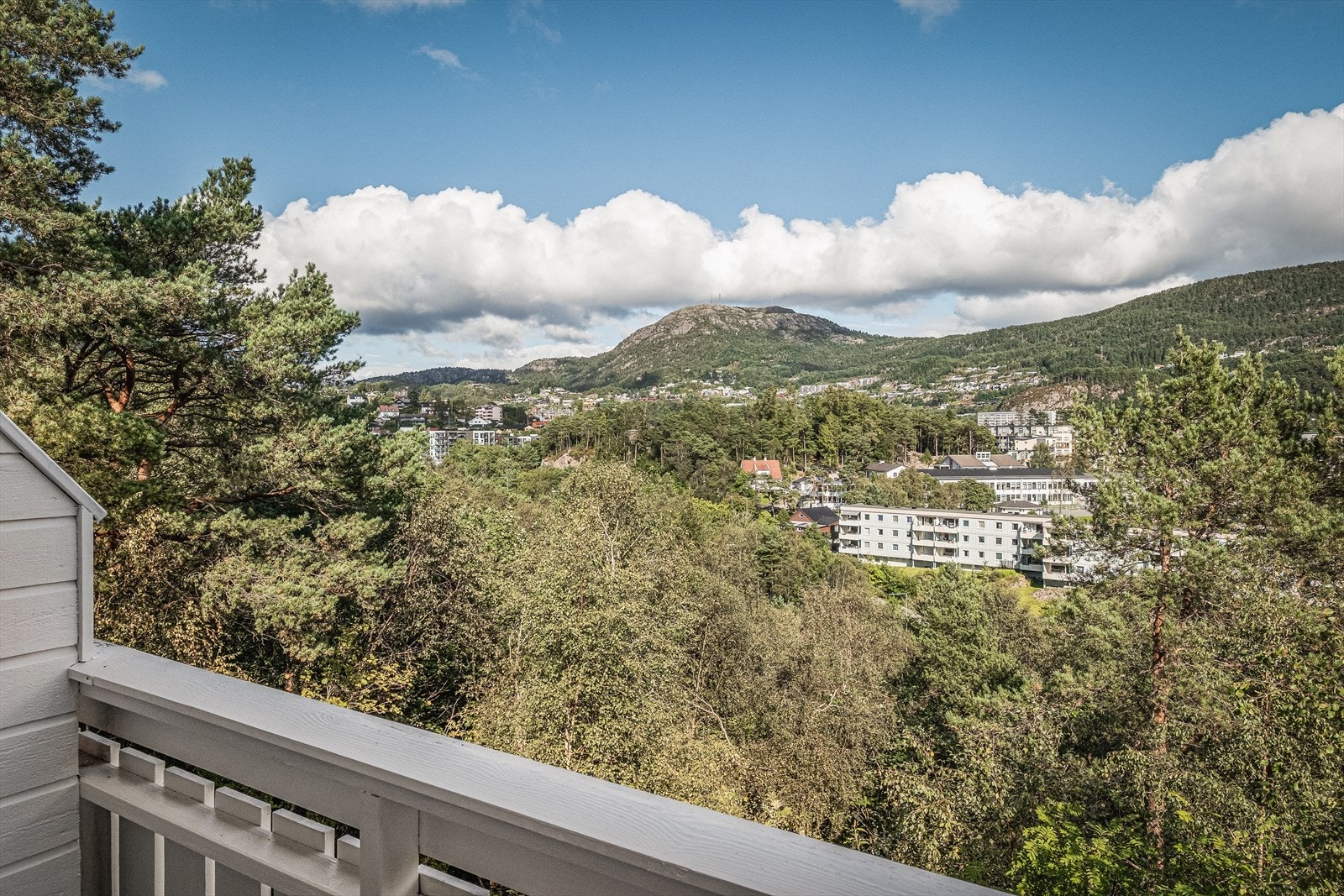 Herfra er det utgang til en helt egen altan på 5 m². Galleribilde