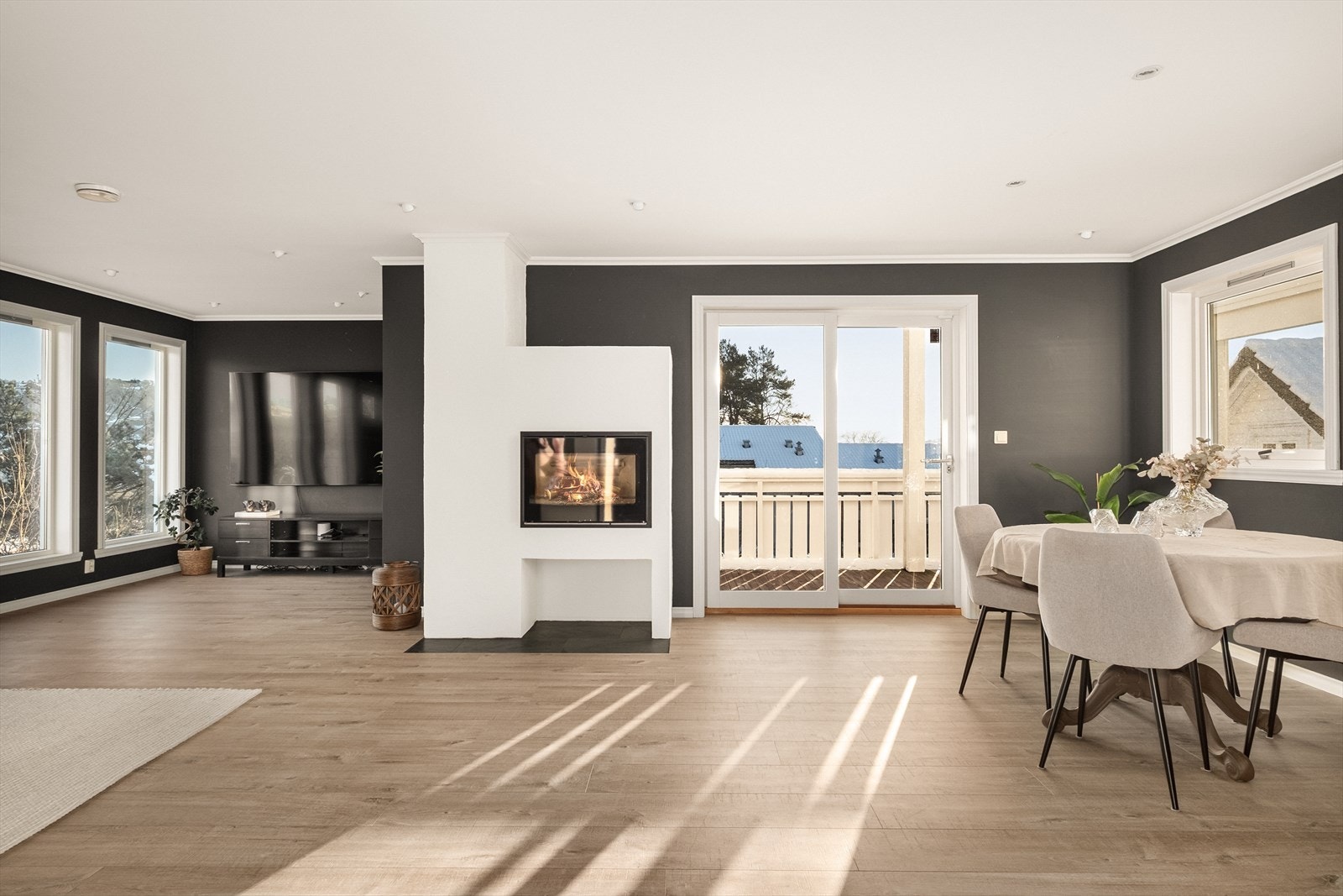 Herfra er det utgang til en nydelig altan på 29 m². Galleribilde