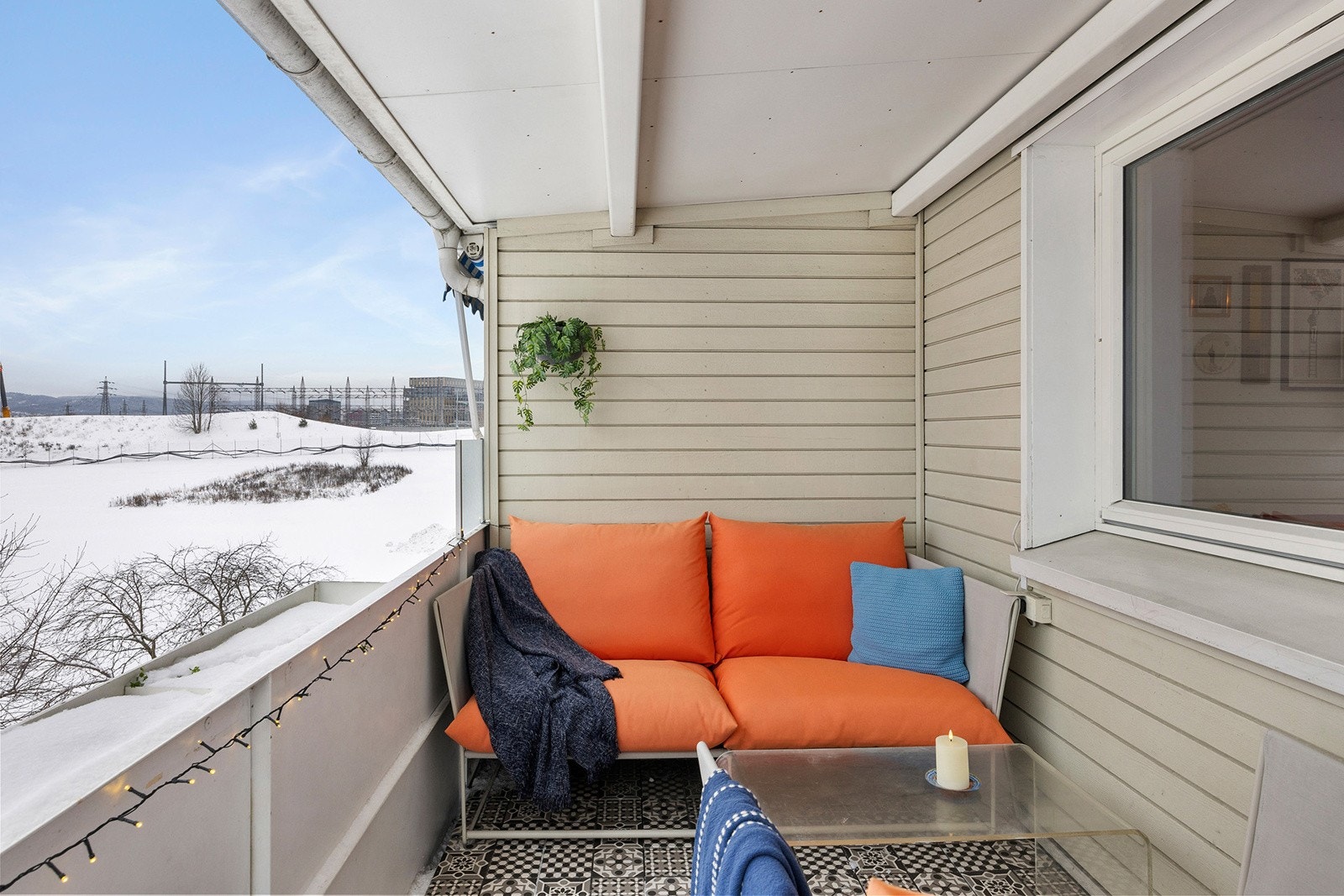 Gjennomgående leilighet beliggende i byggets 4.etasje. Galleribilde