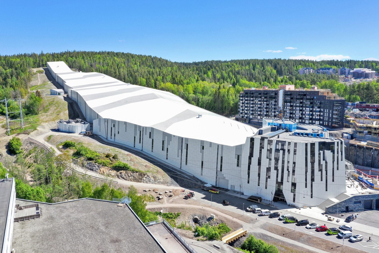 I januar 2020 åpnet et av verdens største og mest avanserte skihall, SNØ med en størrelse på totalt 50.000 kvm. Dette er en arena med perfekte forhold for langrenn, alpint og freeski Galleribilde