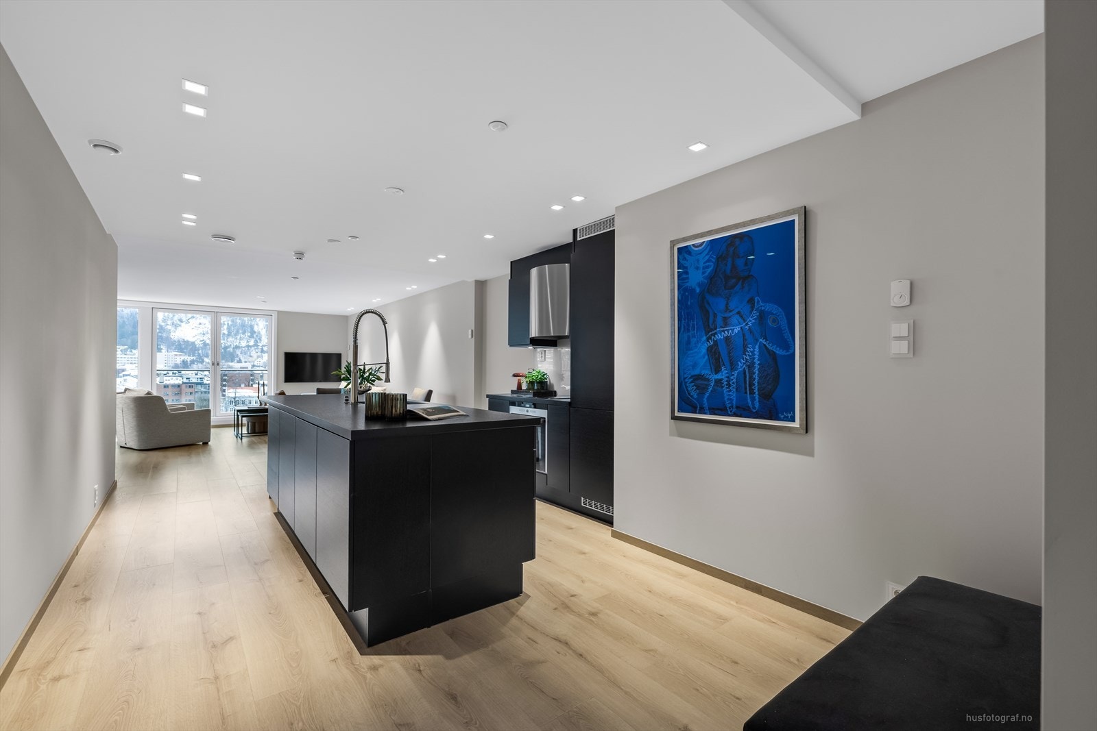 Herlig dagslys i leiligheten som også er gjennomgående Galleribilde