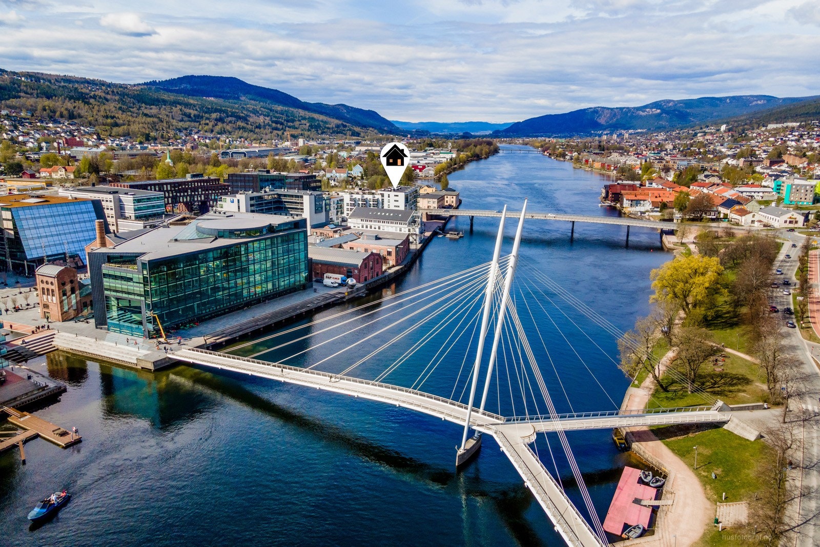 Ypsilon-broen er et flott bindeledd mellom Strømsø og Bragernes Galleribilde