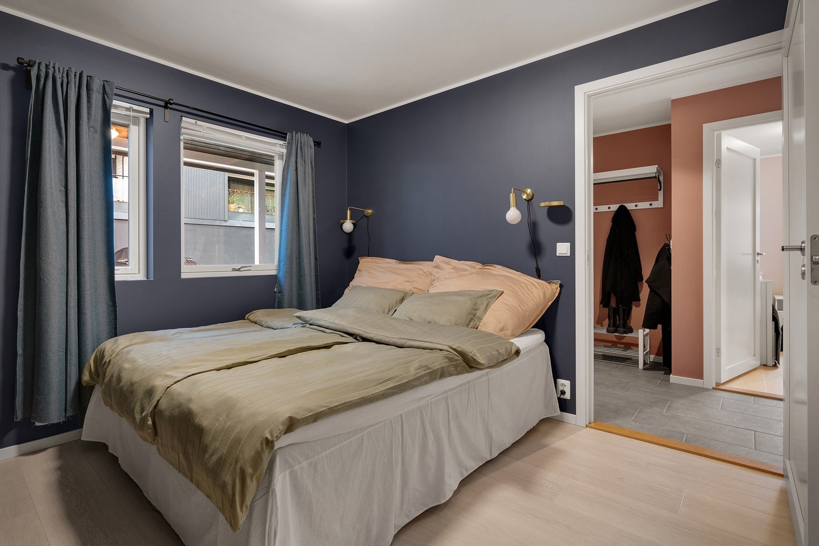 Leiligheten har tre soverom. Hovedsoverommet er på ca 12 kvm Galleribilde