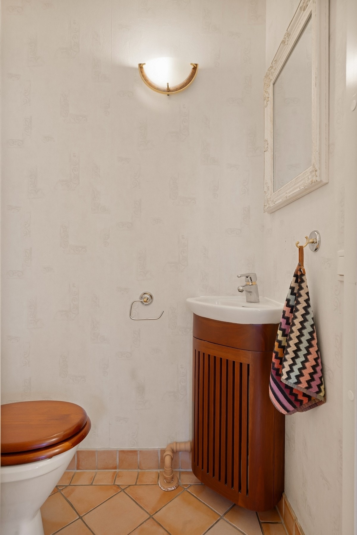 Separat toalettrom - praktisk for gjester. Galleribilde