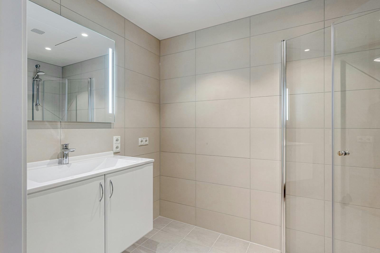 Flislagt bad med varme i gulv. Galleribilde