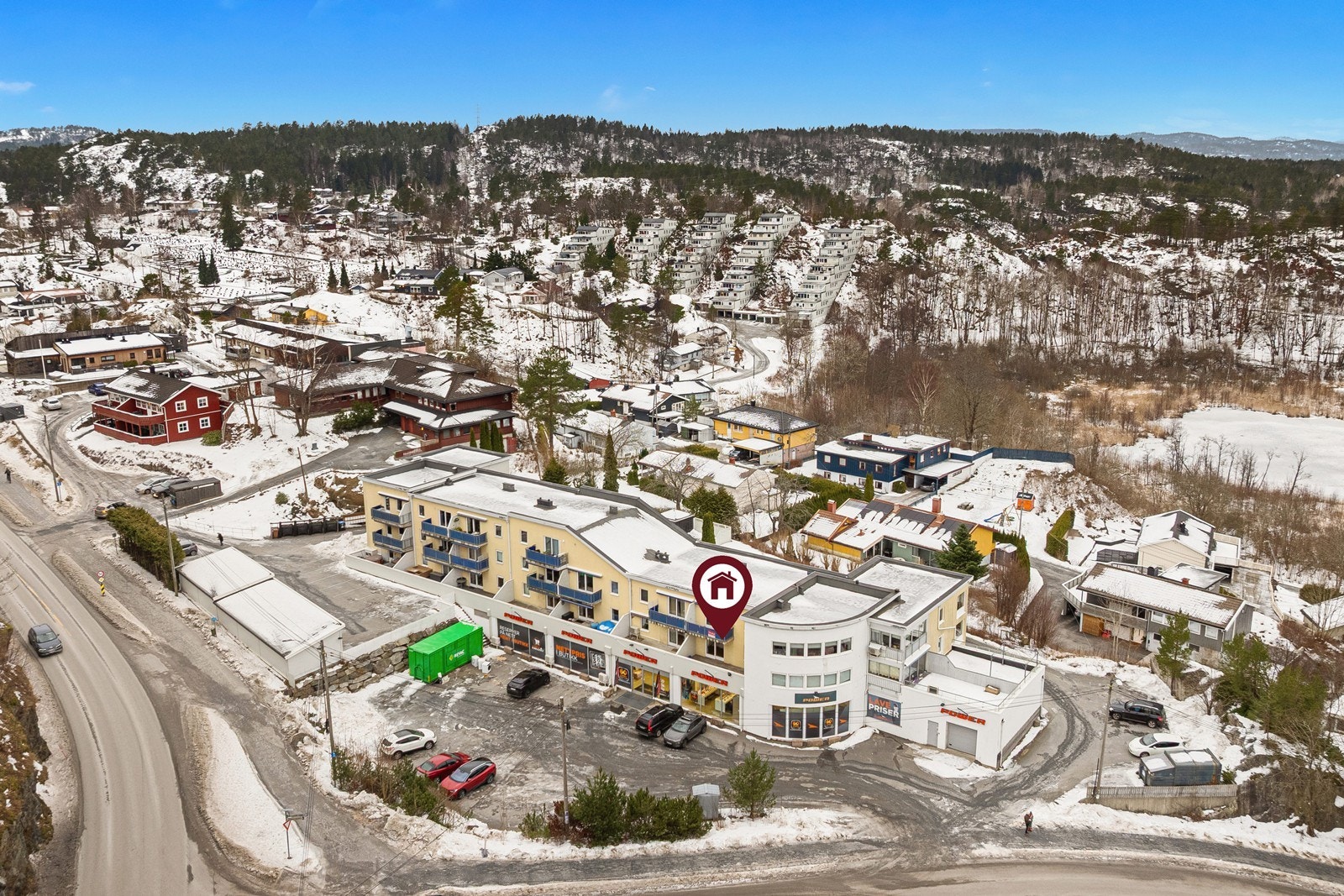 Attraktivt beliggende leilighet på Kalstad med gangavstand til videregående skole, idrettshall, naturområder og butikker. Galleribilde