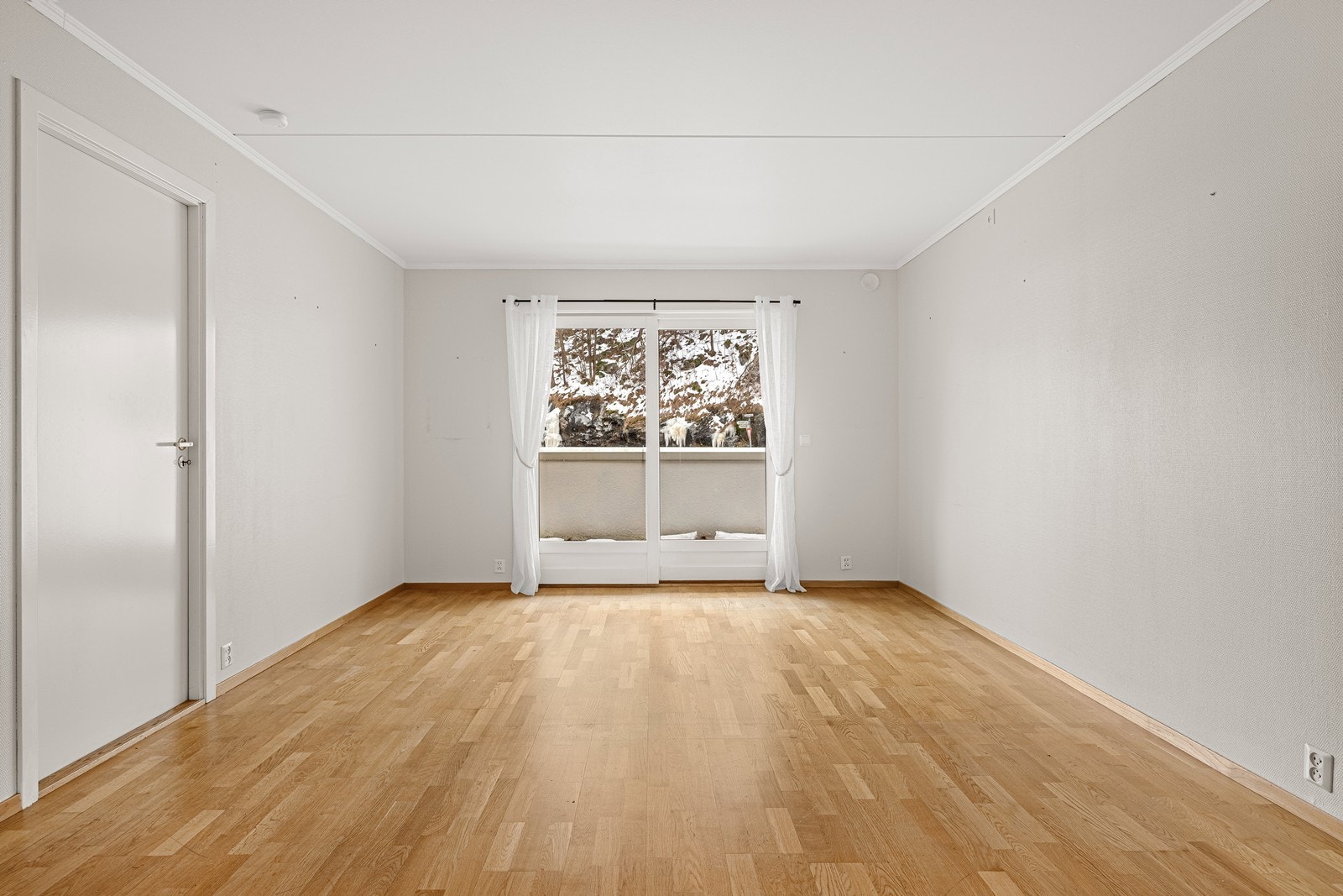 Stue med utgang til stor veranda. Galleribilde