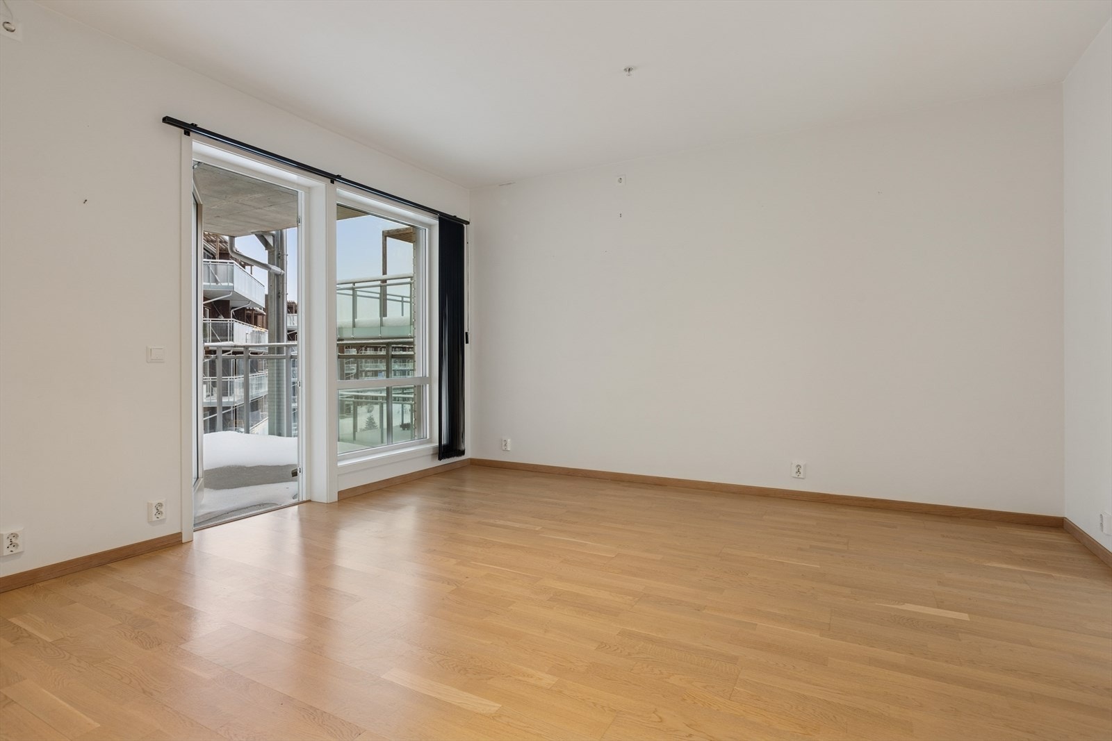 Leiligheten har god standard med moderne innredning og kvaliteter som balansert ventilasjon og vannbåren gulvvarme. Galleribilde