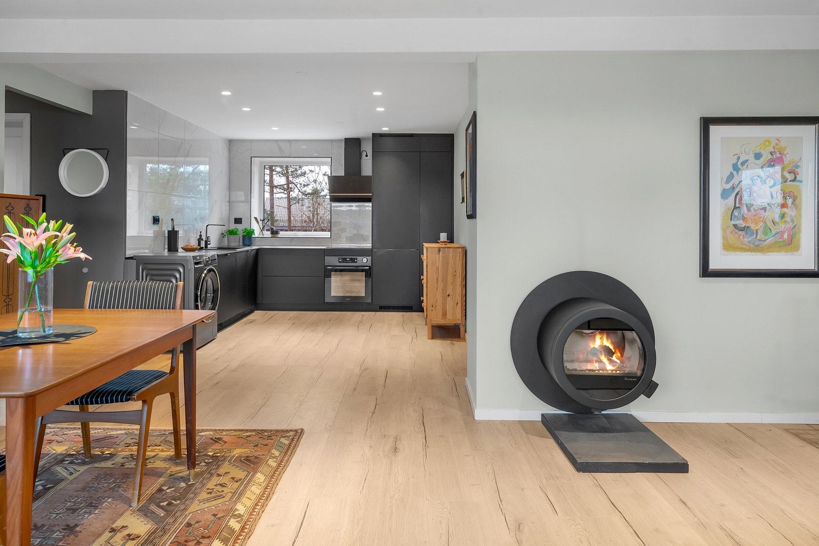 - Vedovn i stuen som også bidrar til det lille ekstra på mørke høst/vinterdager - Galleribilde