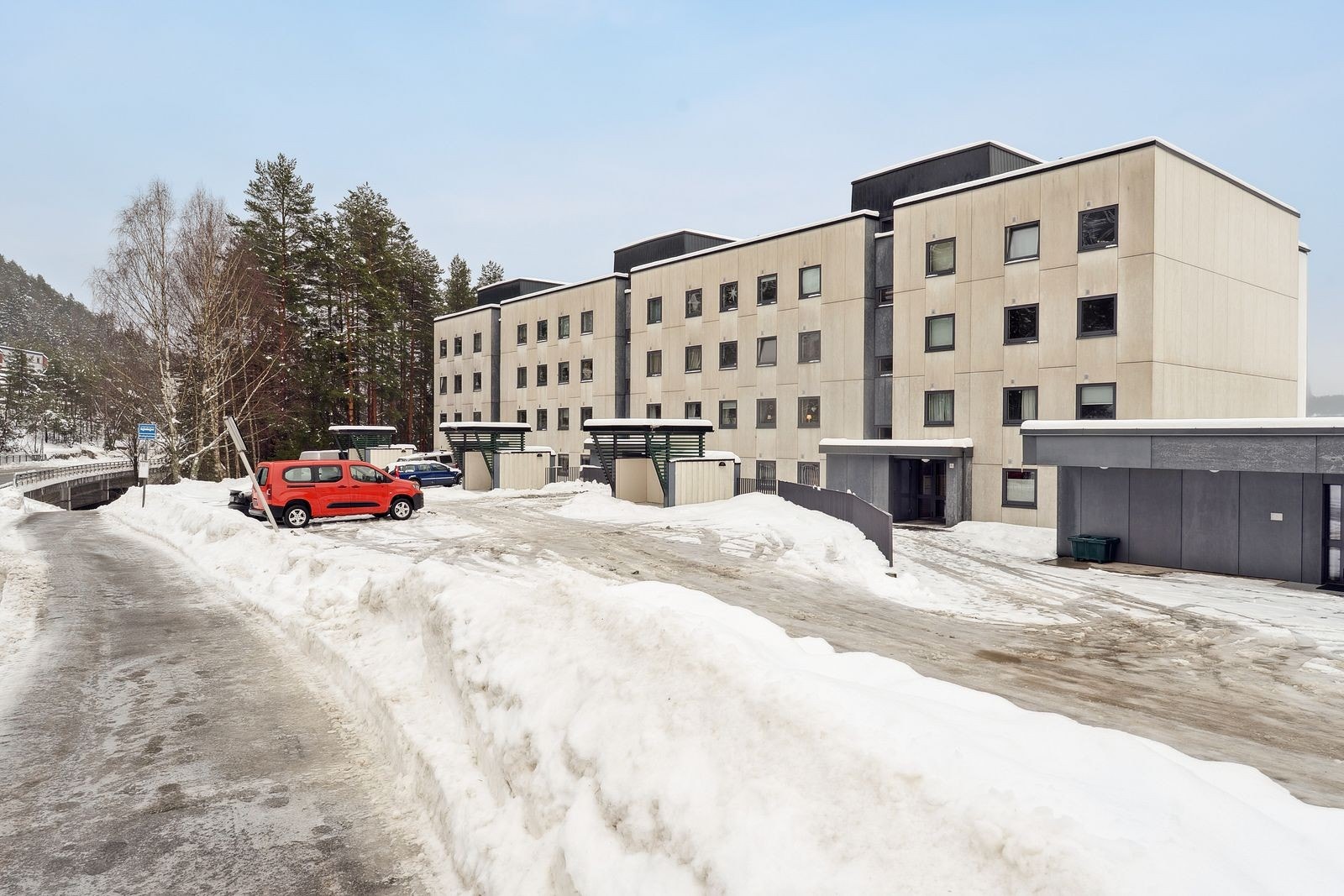 Fasade mm. ble renovert i regi av borettslaget i 2016. Galleribilde