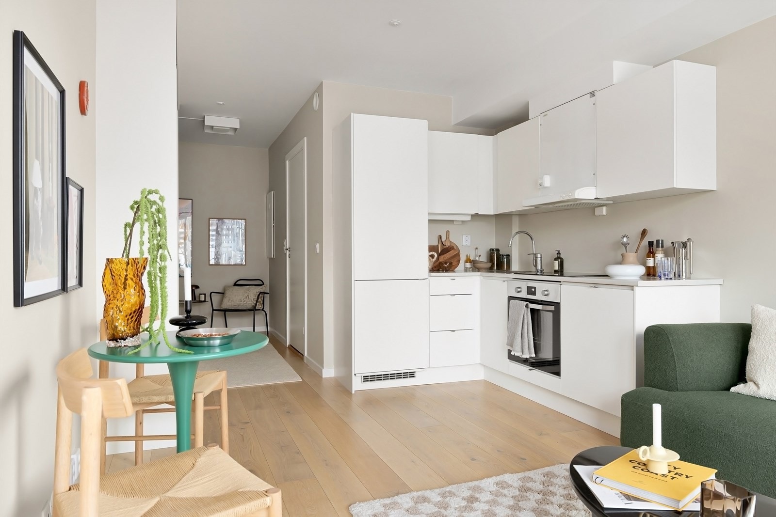 Det gjøres oppmerksom på at dette er bilder av en tilsvarende leilighet i etasjen over. Galleribilde