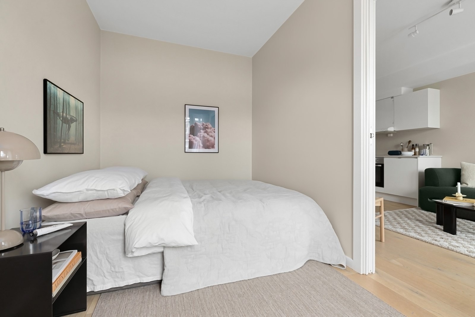 Det gjøres oppmerksom på at dette er bilder av en tilsvarende leilighet i etasjen over. Galleribilde