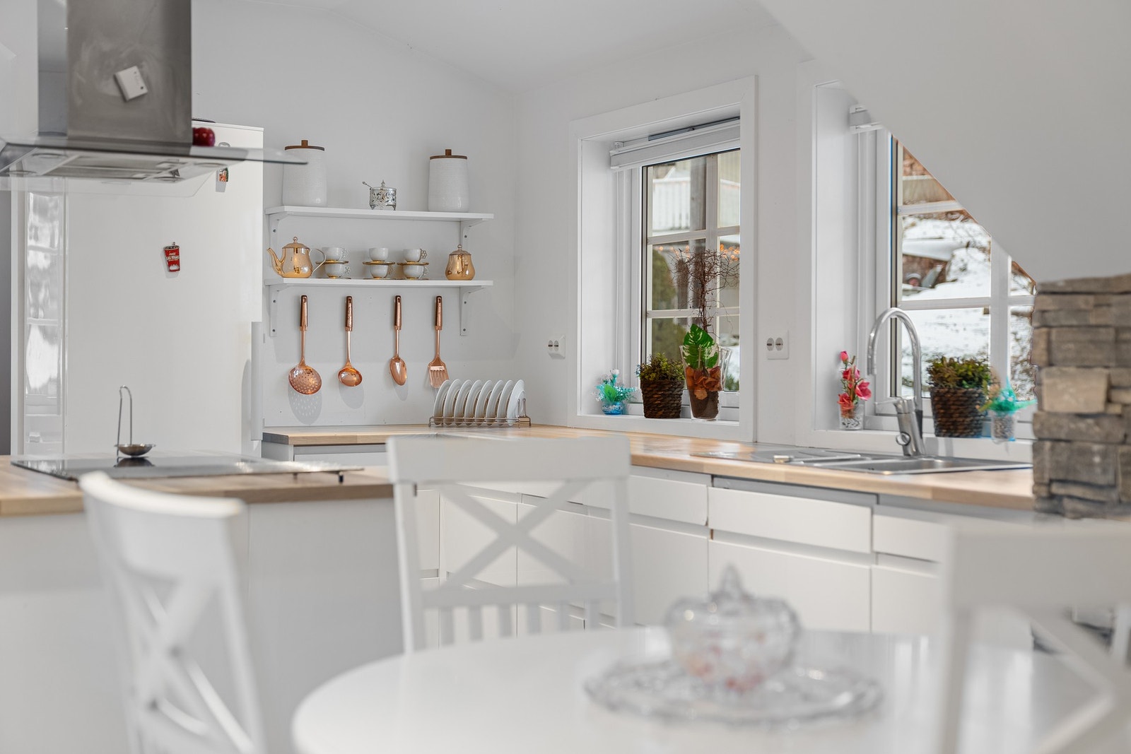 Hvitevarene på kjøkkenet følger med i handelen. Galleribilde