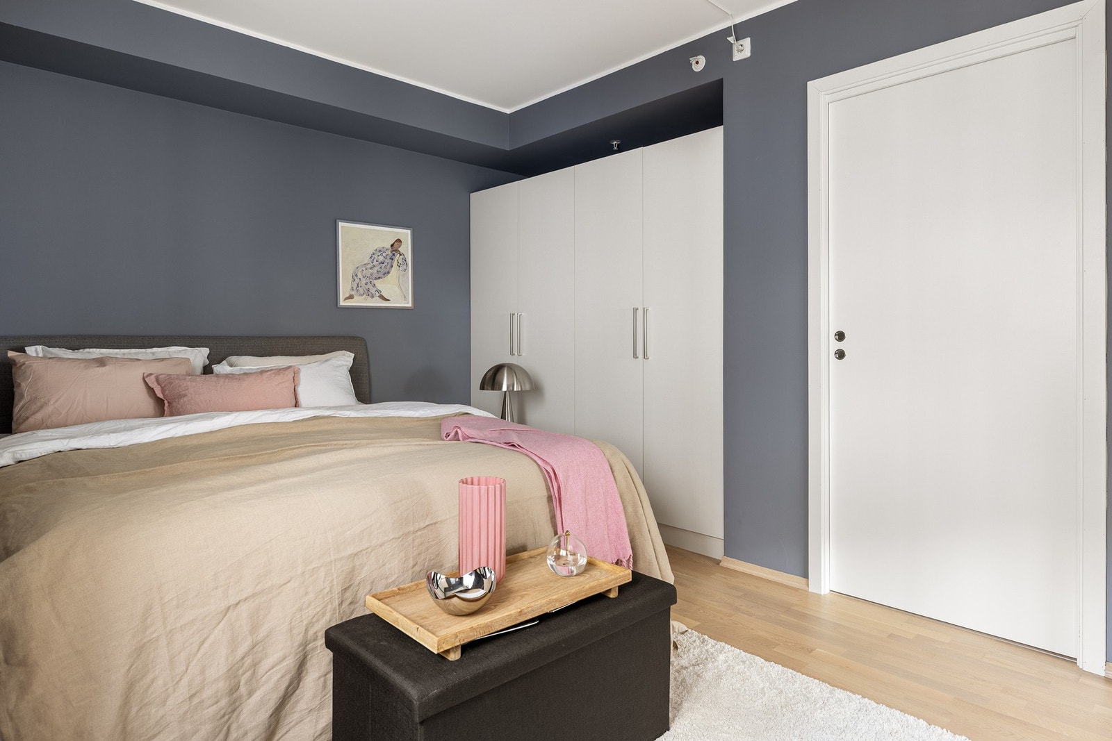 Det er god plass til å innrede med dobbeltseng, nattbord, kommode og garderobeskap. Galleribilde