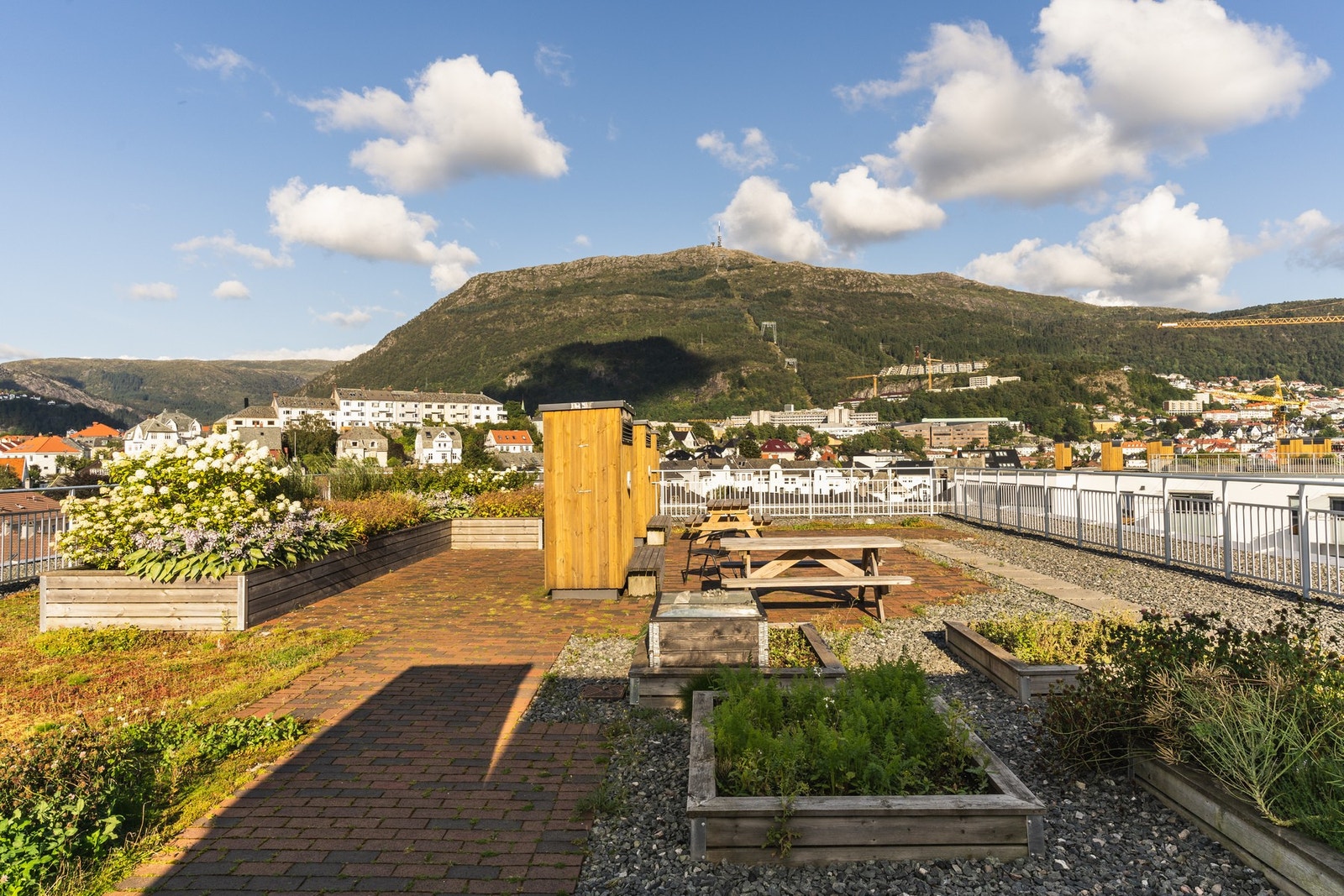 Takterrassene kan skilte med nydelig utsikt og er inndelt i flere soner. Galleribilde