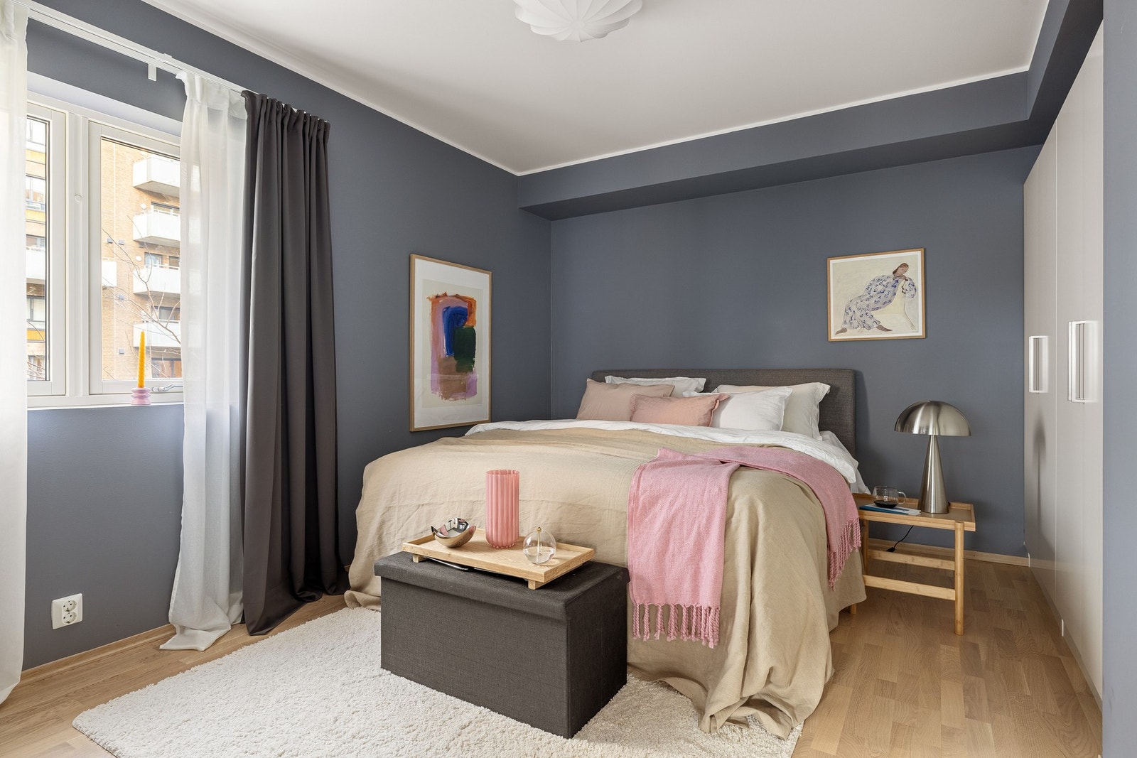 Soverommet har tilkomst fra stuen og er på hele 14,2 kvm. Galleribilde