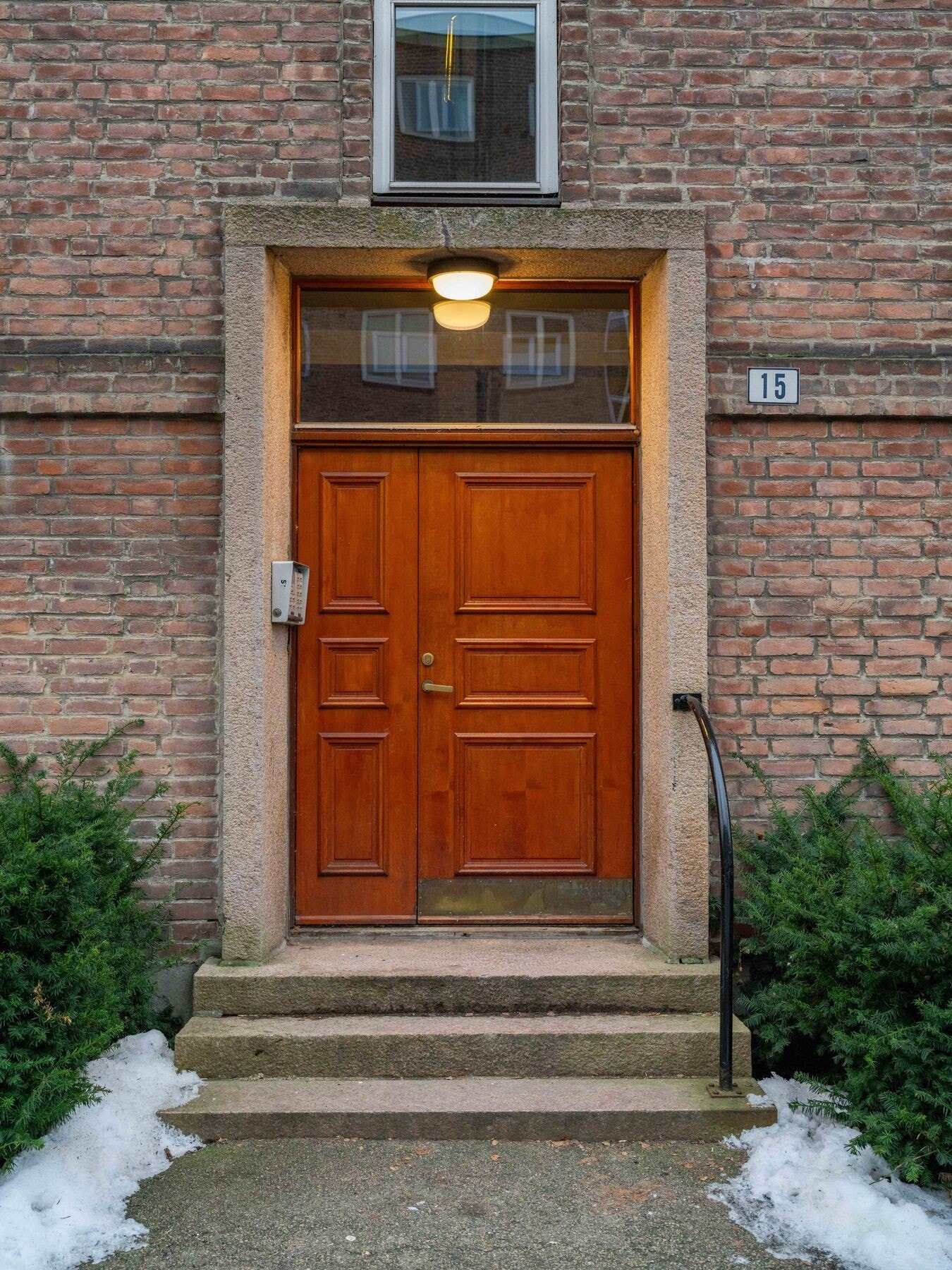 Leiligheten er fint beliggende i byggets 2. etasje. Galleribilde