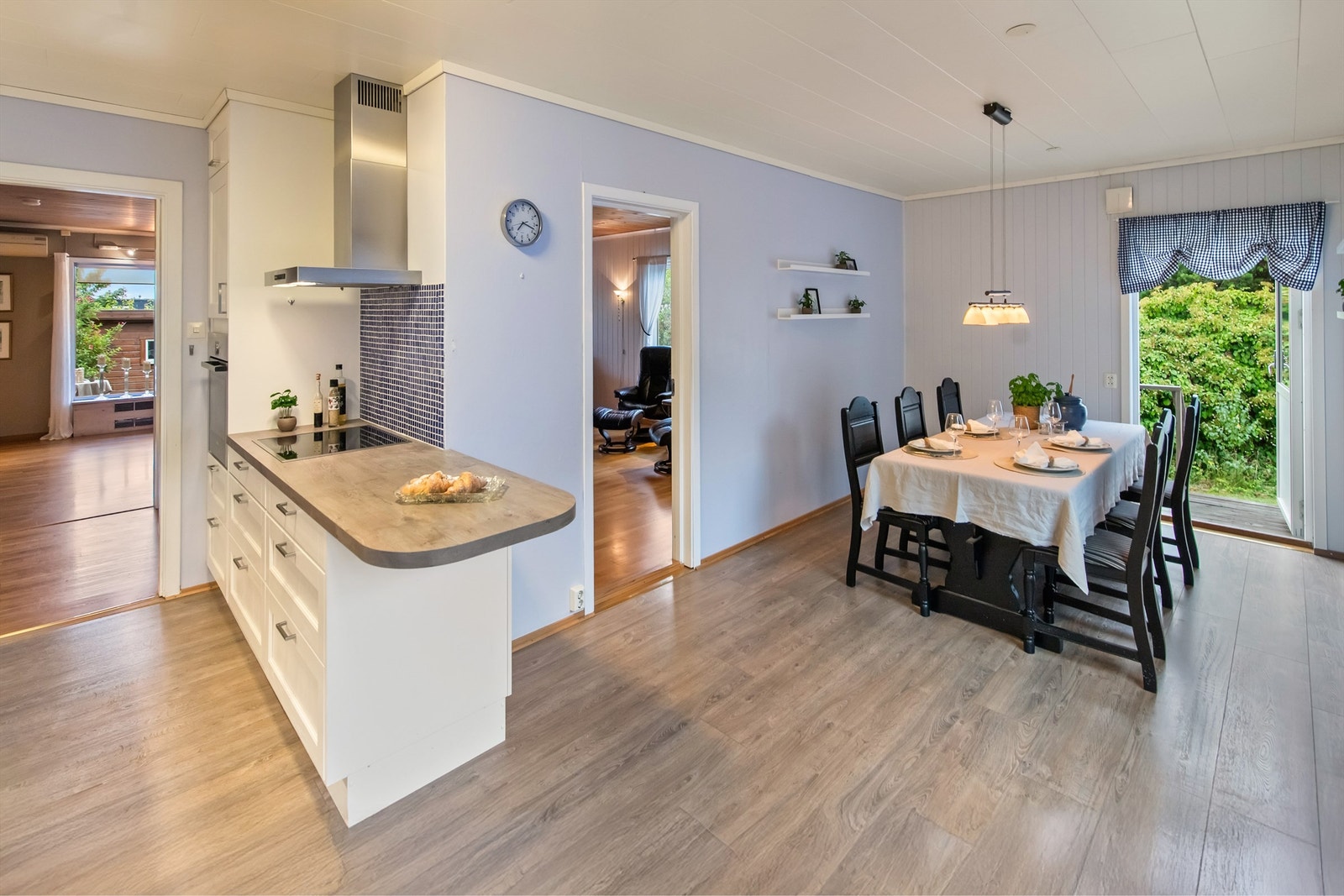 Det er også god plass til et stort spisebord for hele familien. Galleribilde