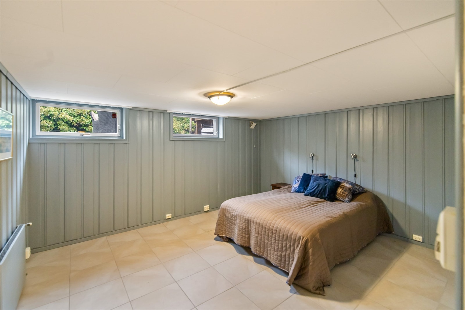 Soverom nummer to i kjelleren (ikke søkt eller godkjent for varig opphold). Galleribilde