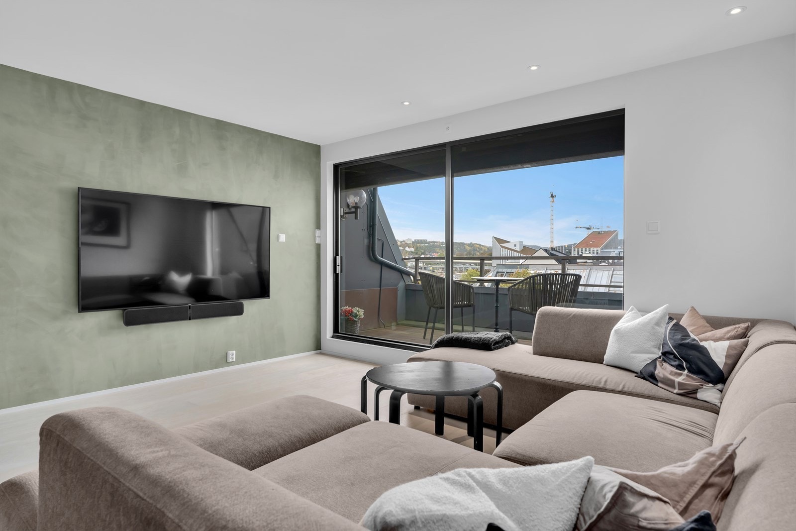 Utgang til luftig balkong Galleribilde