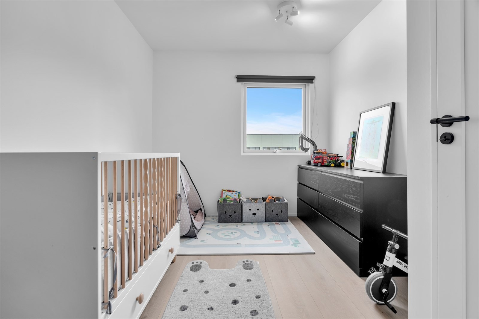 Soverom 2 kan fint benyttes som kontor, barne- eller gjesterom Galleribilde