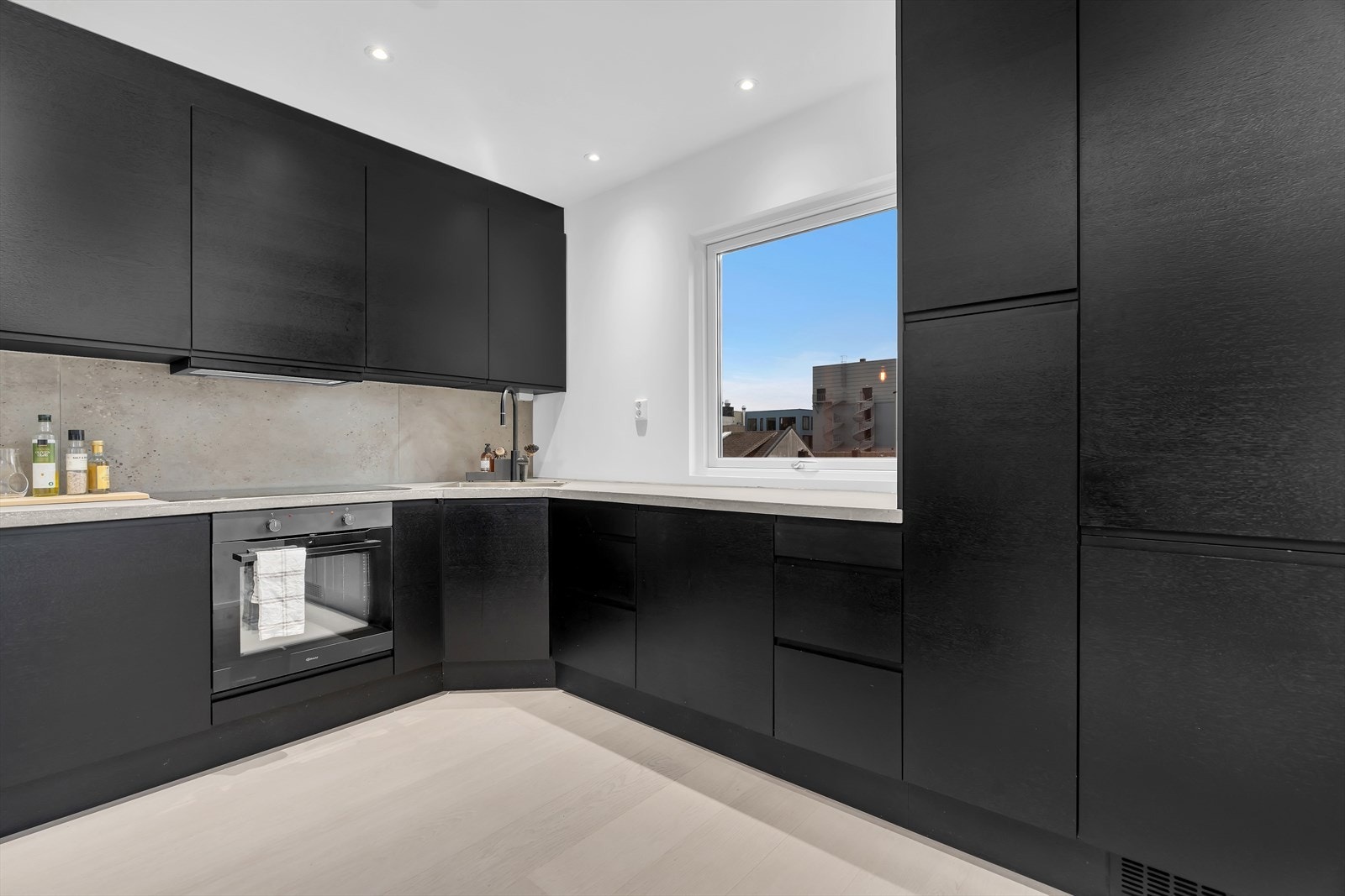 Benkeplate i betong med nedfelt vask Galleribilde