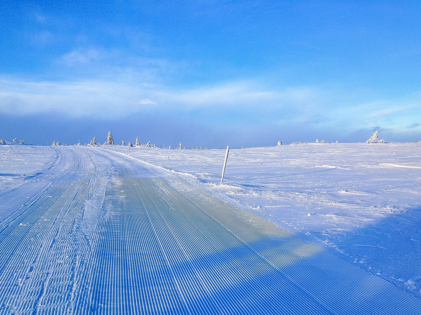 Langrennsski og flotte skiløyper er noe Blefjell, er kjent for. Det er oppkjørte skiløyper rett ved hytta. Galleribilde
