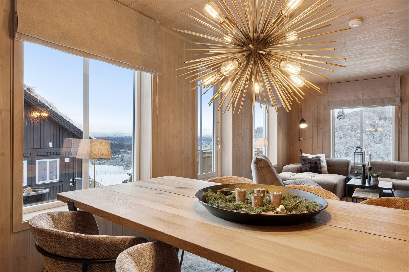 Når kun det beste er godt nok - velkommen til en lekker hytte. DNB Eiendom v/ Jeanette Arnesen-Eriksrød har gleden av å presentere Nedre Fugleleiken 26! Galleribilde