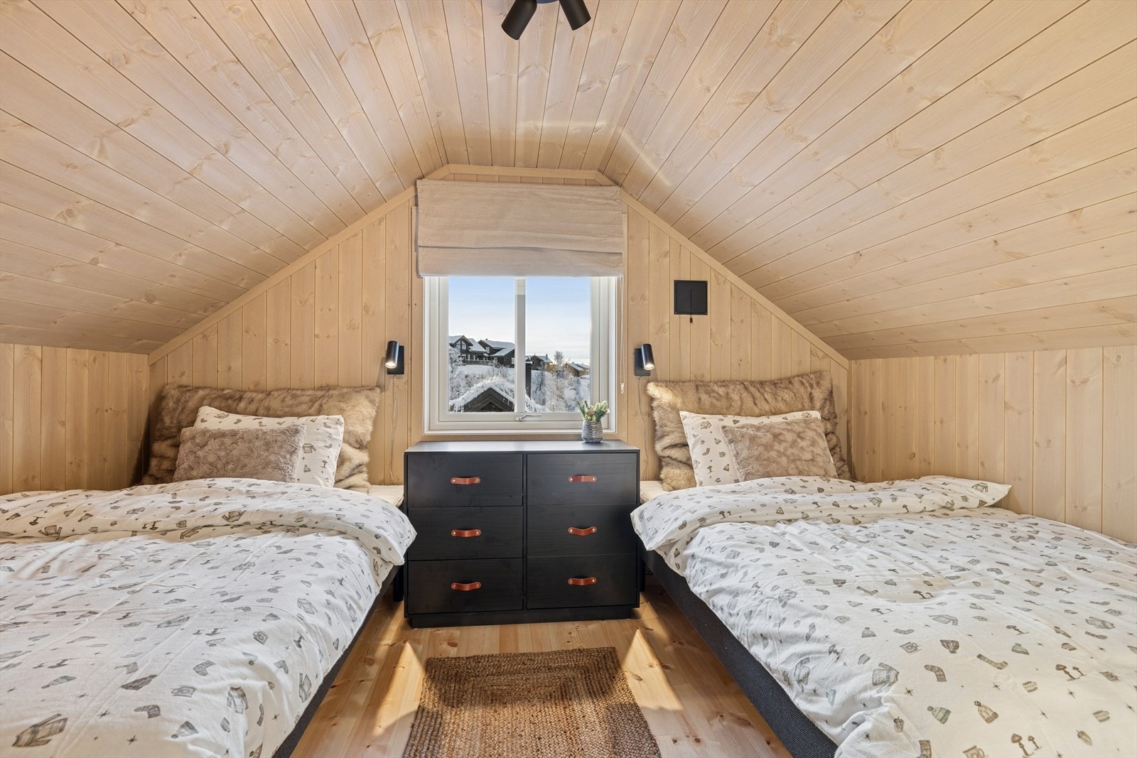 Soverom fire. Galleribilde