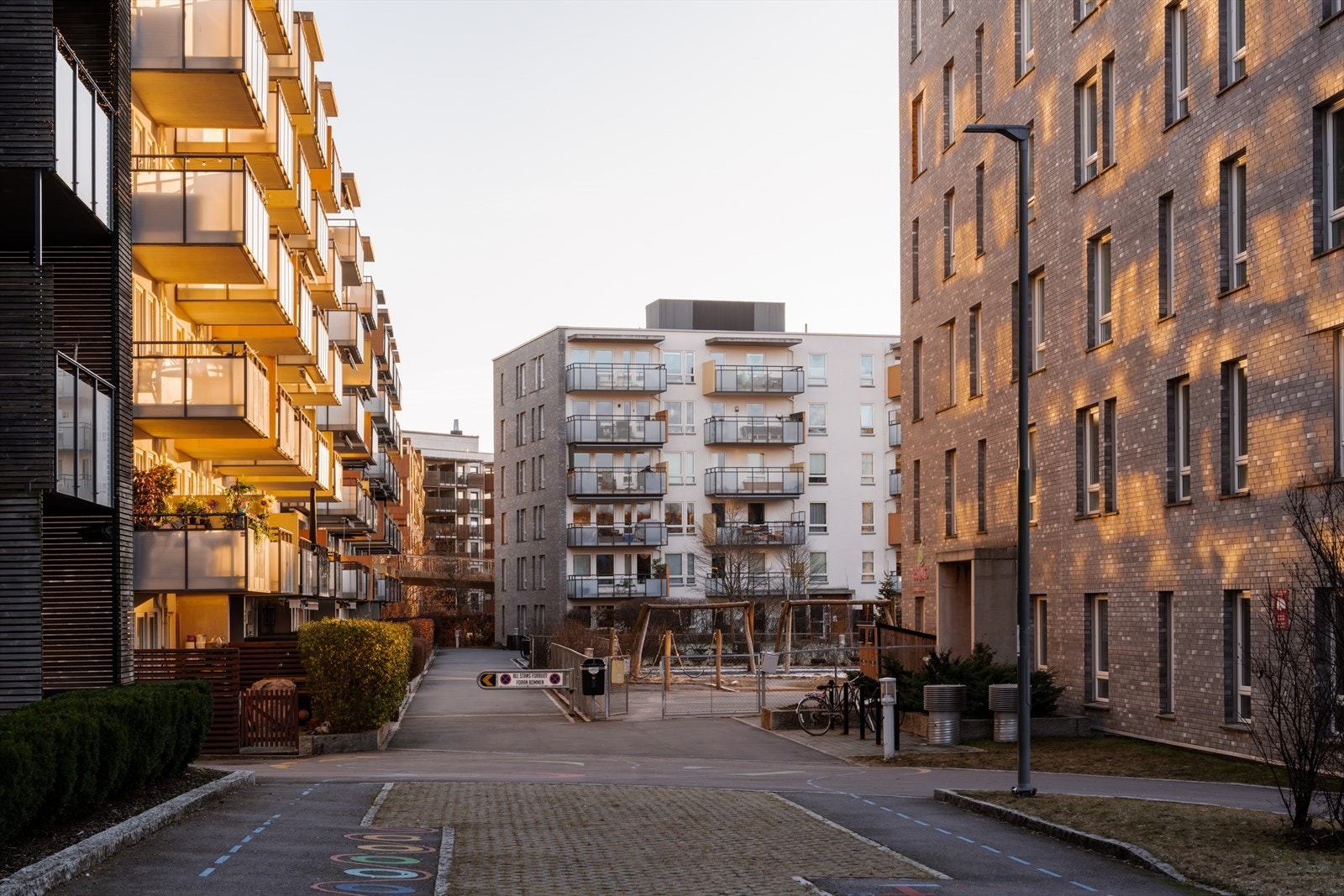 Her bor du i et moderne nabolag hvor alle nødvendige servicefasiliteter finnes innen gangavstand. Galleribilde