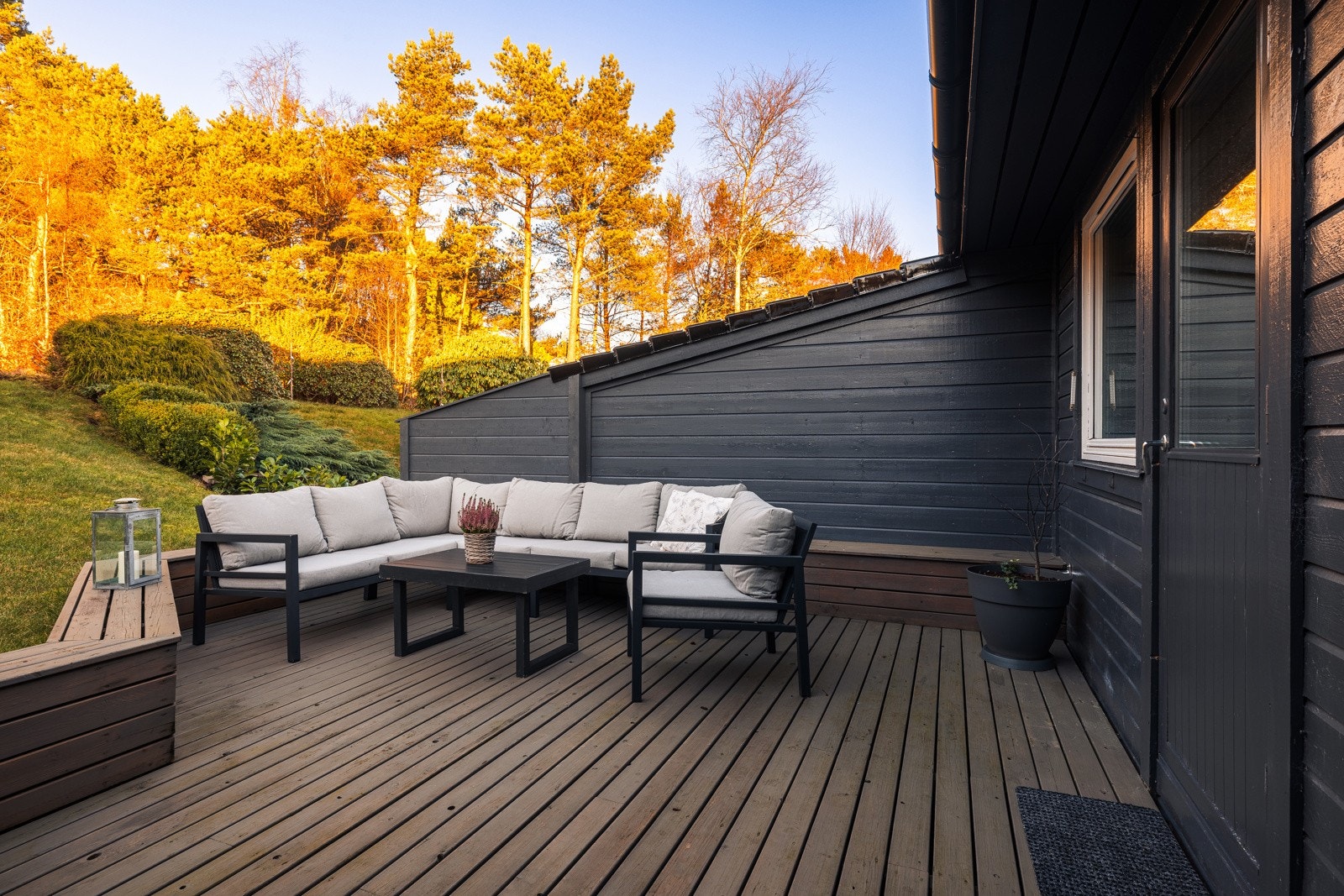 Her sitter man usjenert og fint med naturen som nærmeste nabo Galleribilde