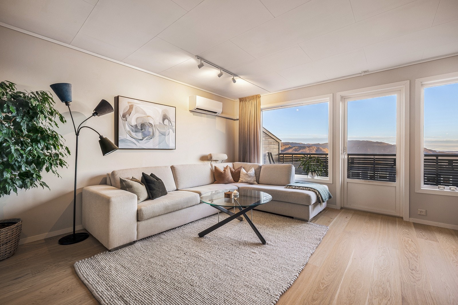 Store vinduer gir godt lysinnslipp Galleribilde