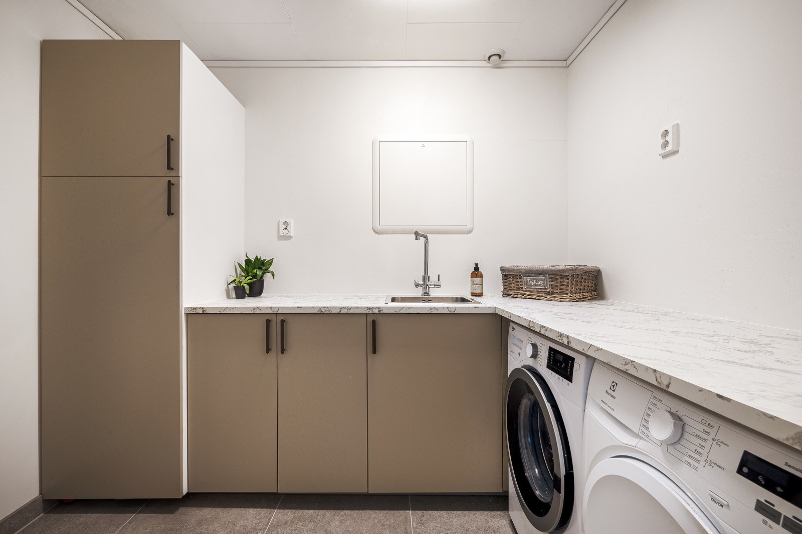 Nyrenovert vaskerom med rør i rør i første etasje Galleribilde